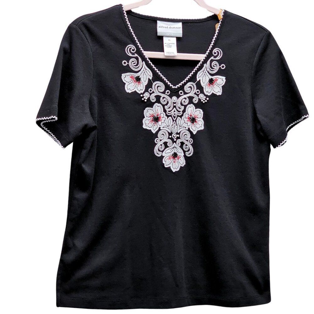 Cute Goth Cottage Goth Top Dark Fairy Floral Black Red White V-neck T Shirt